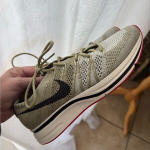 Nike‎ Flyknit Kids Running Shoes Olive Green Size 4